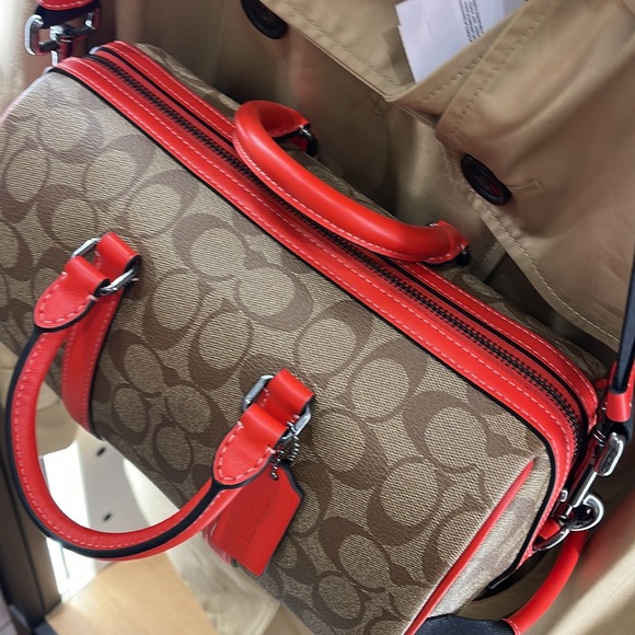 Coach men's Venturer Crossbody 27 In Colorblock Signature Canvas
QB/Khaki/Miami - Picture 3 of 16